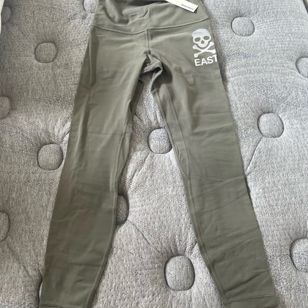 NWT lululemon align 25” lt olive x soul cycle sz 6